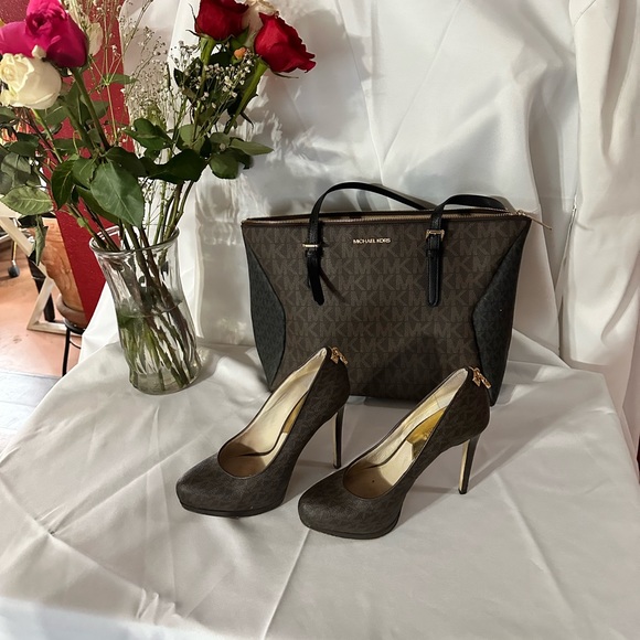 Michael Kors Caroline tote and shoes!$300 for both. Match perfectly!Shoes size 7 - Picture 1 of 5